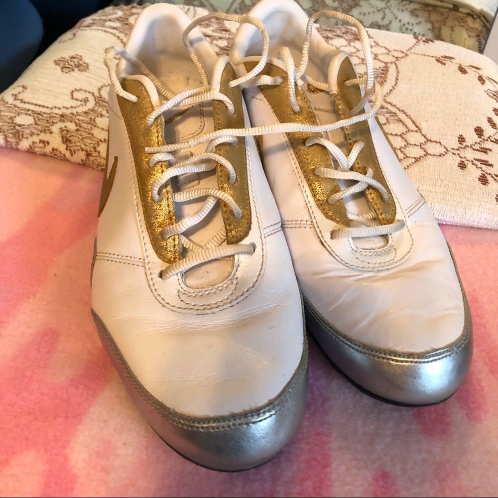 Nike SE runners size 6.5